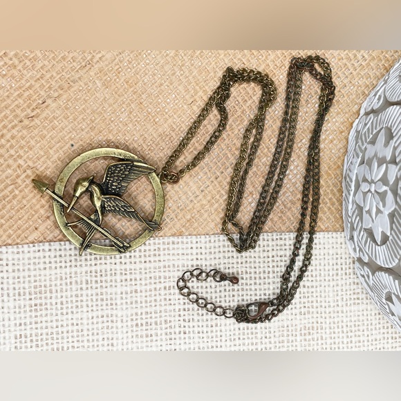 ✨ FINAL SALE ✨ Mockingjay Necklace - Hunger Games Fandom - Picture 2 of 4